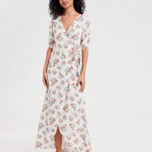 American Eagle Outfitters Dresses & Skirts - American Eagle floral wrap midi dress